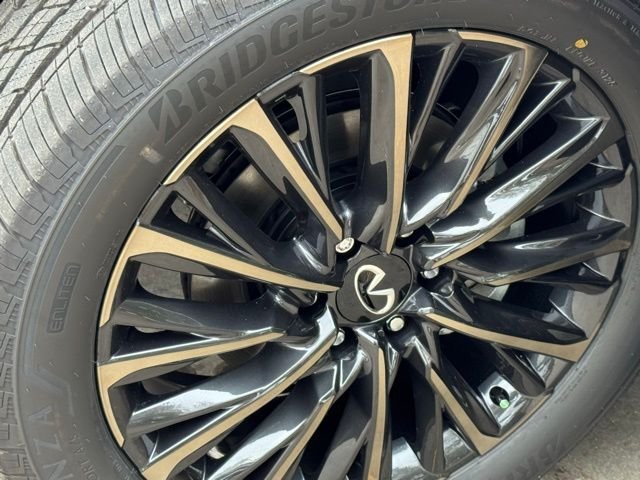 New 2026 2T RADIANT WHIT INFINITI Autograph 4WD image 12