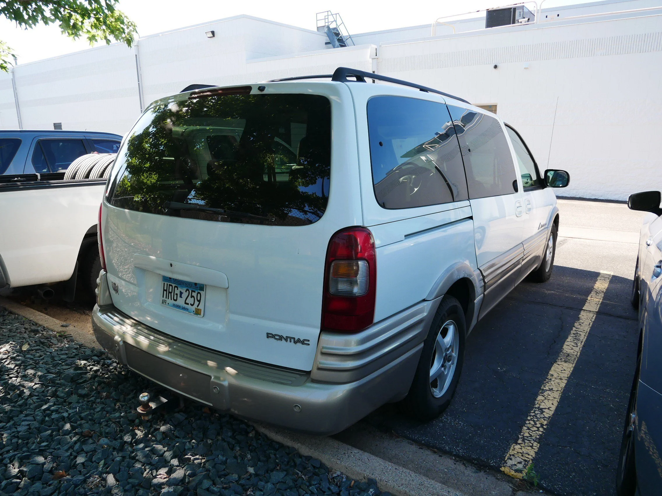 Used 2002 Arctic White Pontiac w/1SA Pkg image 5