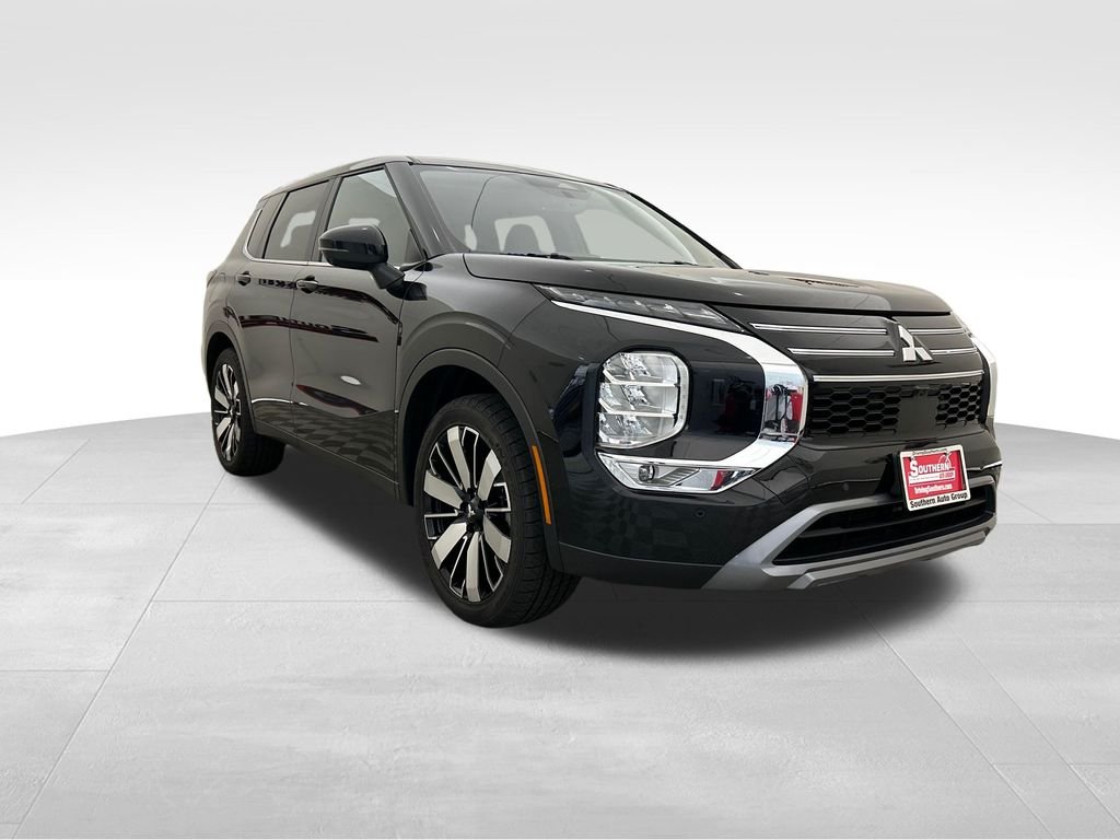 Used 2025 Black Mitsubishi SE image 7