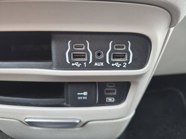 Used 2022 Black Chrysler Touring L image 6