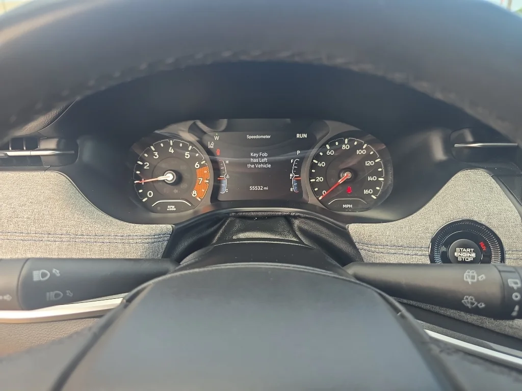 Used 2024 Diamond Black Crystal Pearlcoat Jeep Latitude image 6
