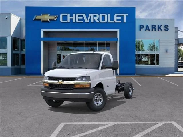 New 2025 Summit White Chevrolet 1WT image 8