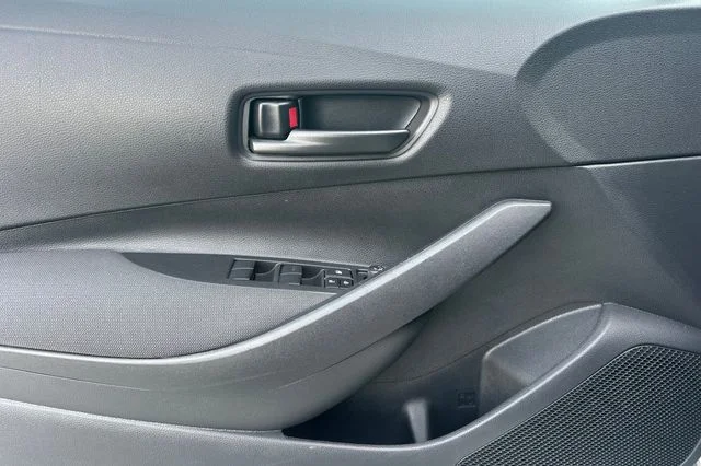 2025 Toyota Corolla LE - Photo 13