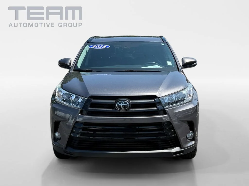 Used 2018 Gray Toyota SE image 2