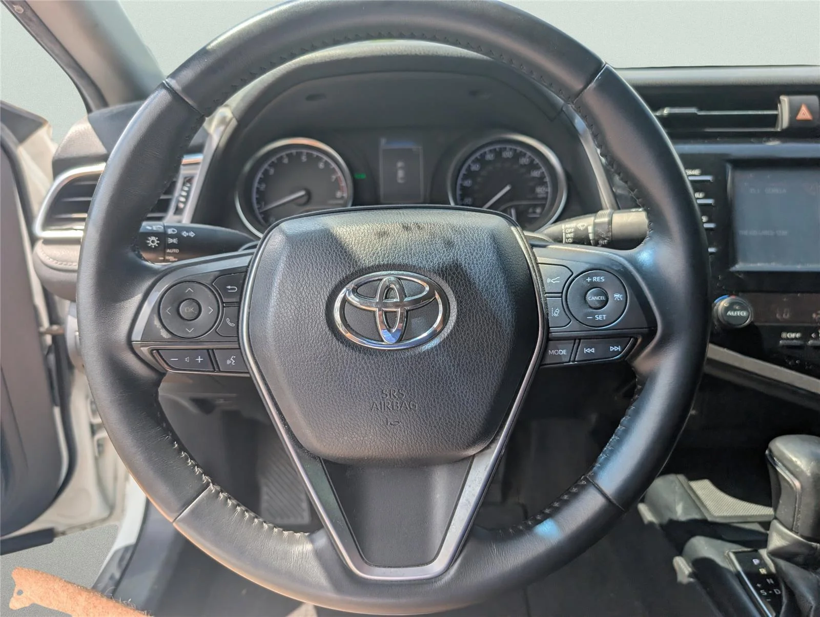 Used 2018 Super White Toyota SE image 20