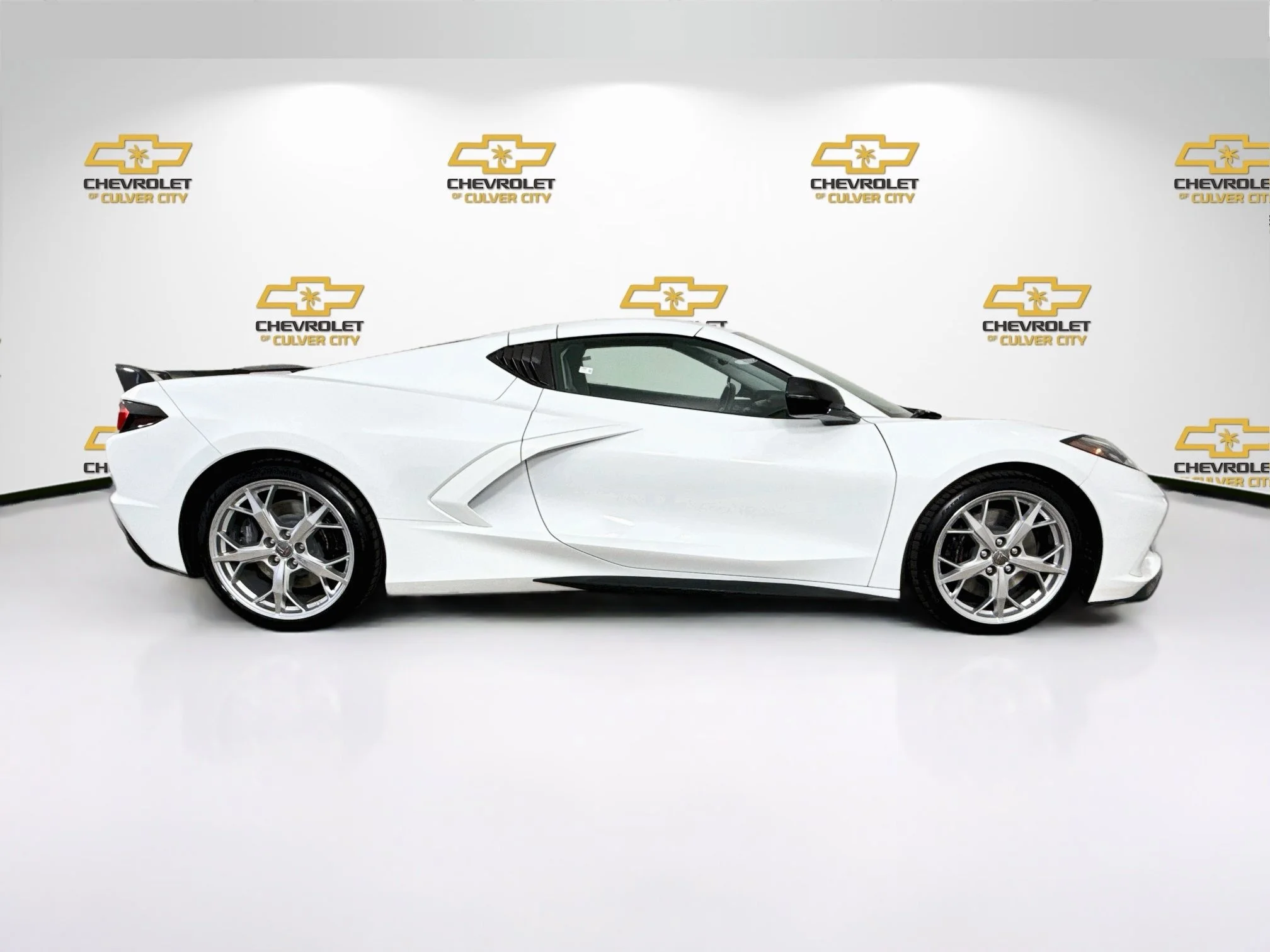Used 2022 Arctic White Chevrolet 3LT image 9