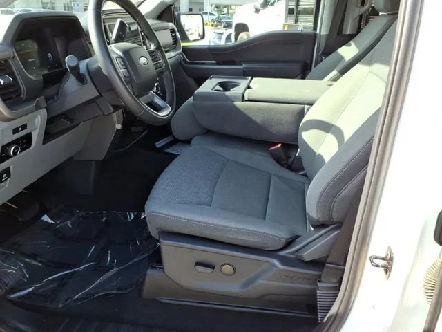 Used 2025 Oxford White Ford XLT image 14