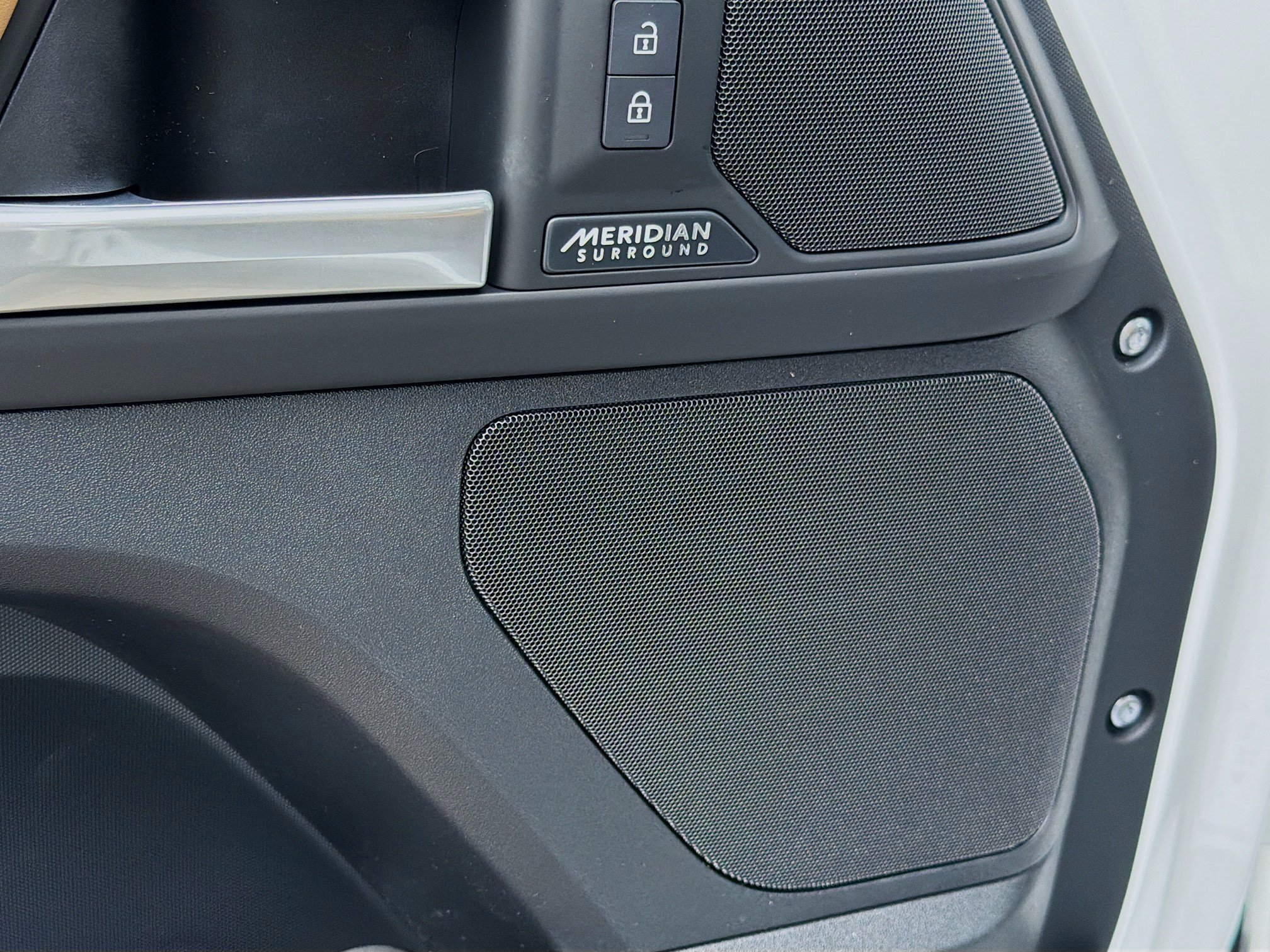 New 2026 Fuji White Land Rover X-Dynamic SE image 24