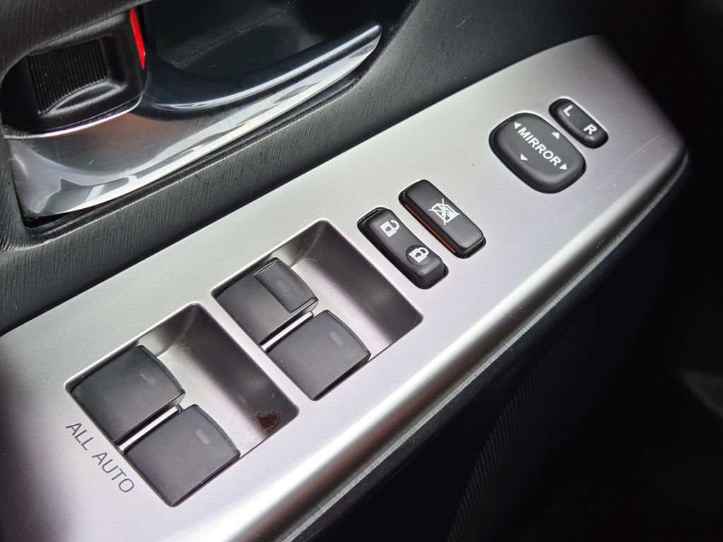 Used 2015 Black Toyota Three image 27