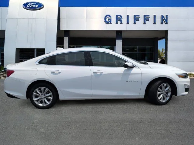 Used 2025 Summit White Chevrolet LT image 3