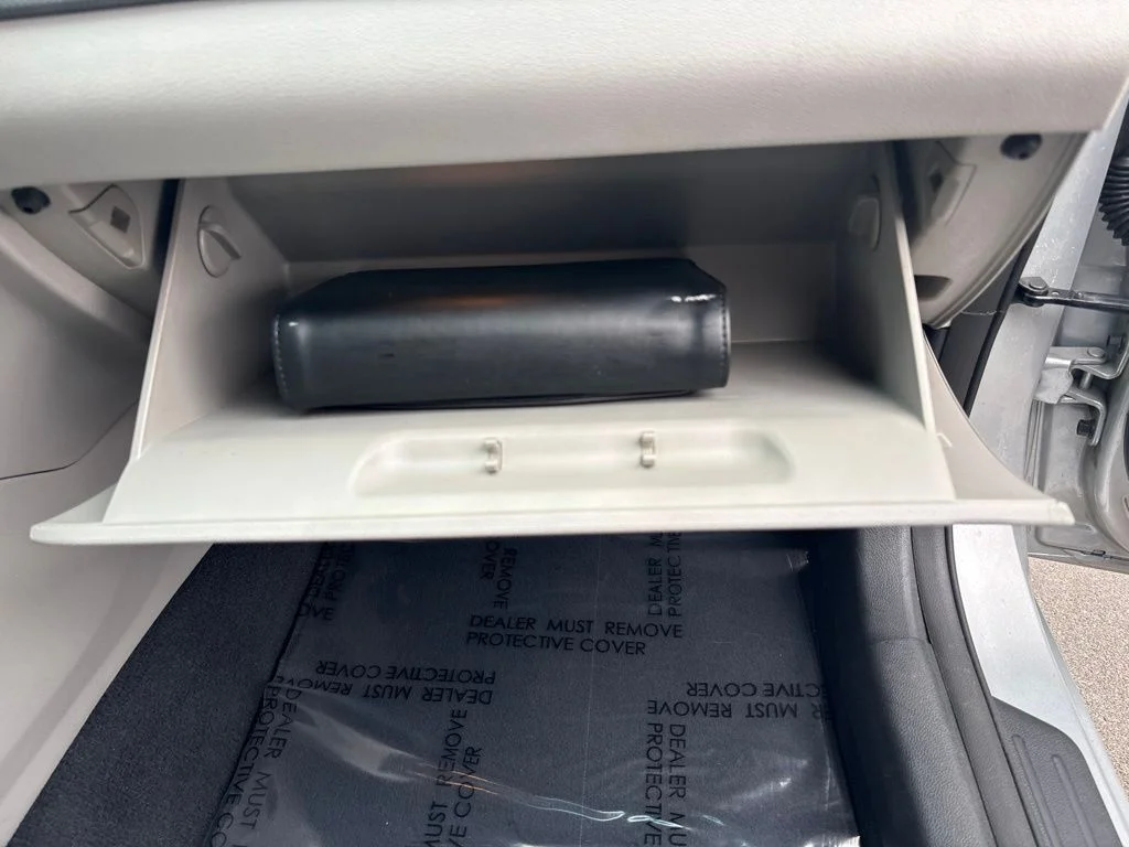 Used 2016 Silver Hyundai SE image 23