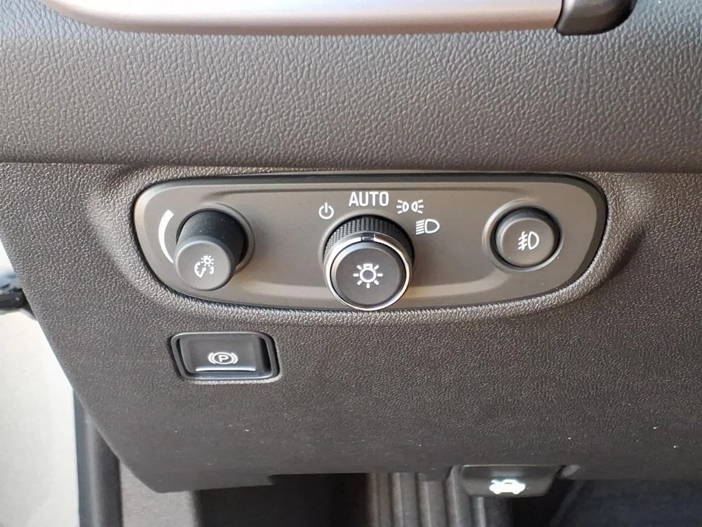 Used 2023 Silver GMC AT4 image 21
