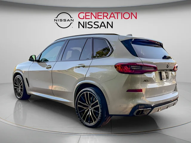 Used 2019 White BMW xDrive40i image 4