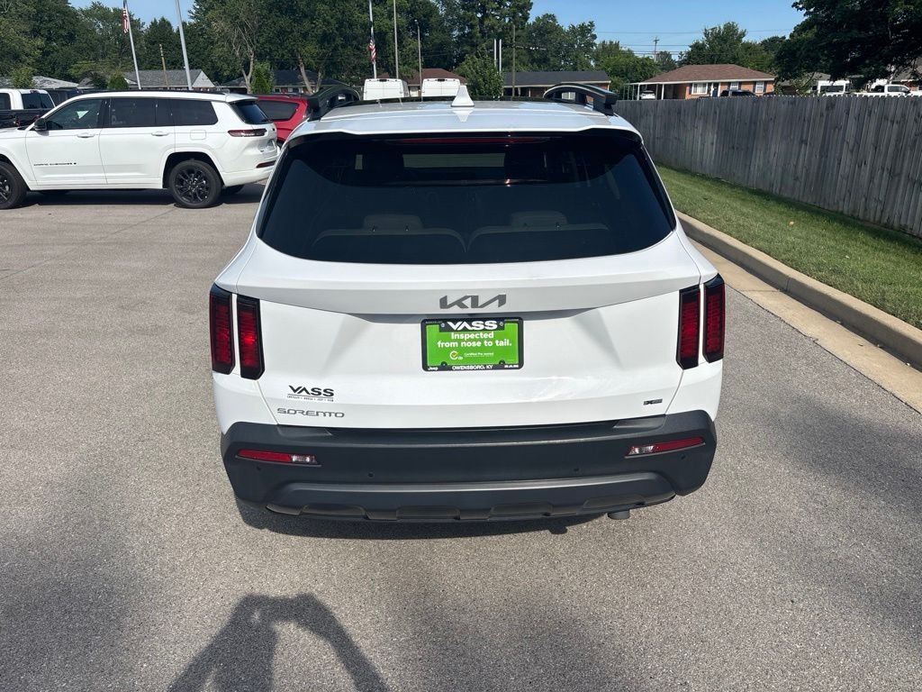 Used 2023 White Kia X-Line EX image 4