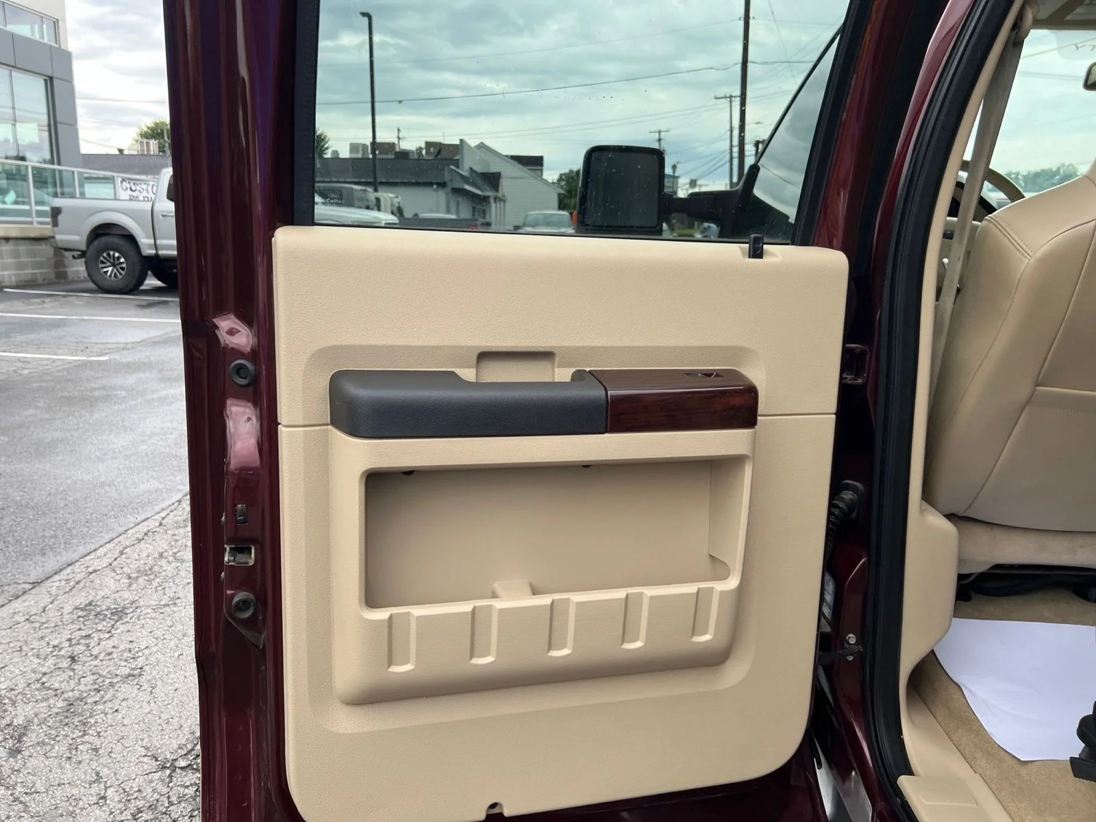 Used 2009 Royal Red Clearcoat Metallic Ford Lariat image 35