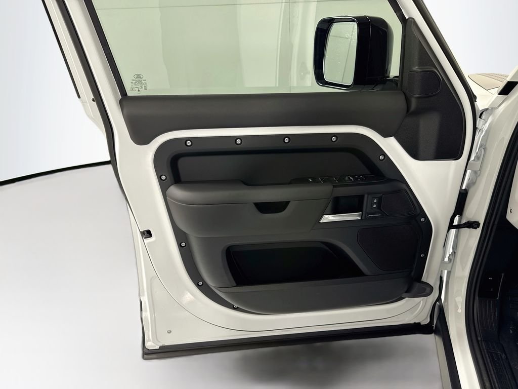 New 2026 Fuji White Land Rover S image 26