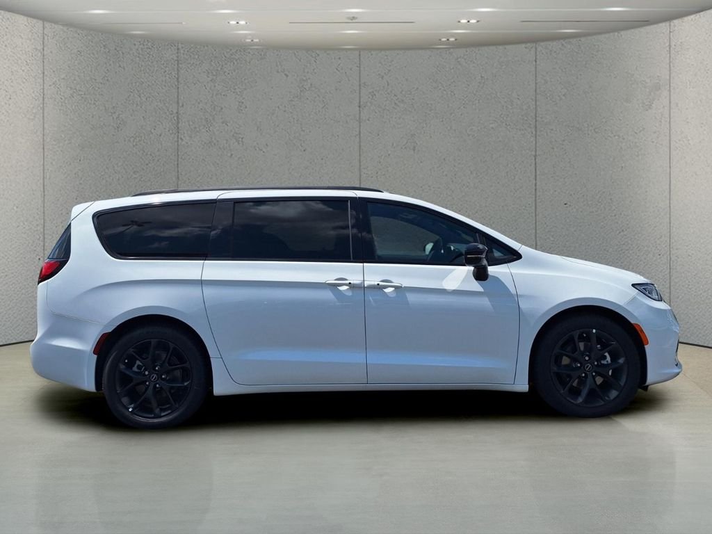 2026 Chrysler Pacifica Limited - Photo 4