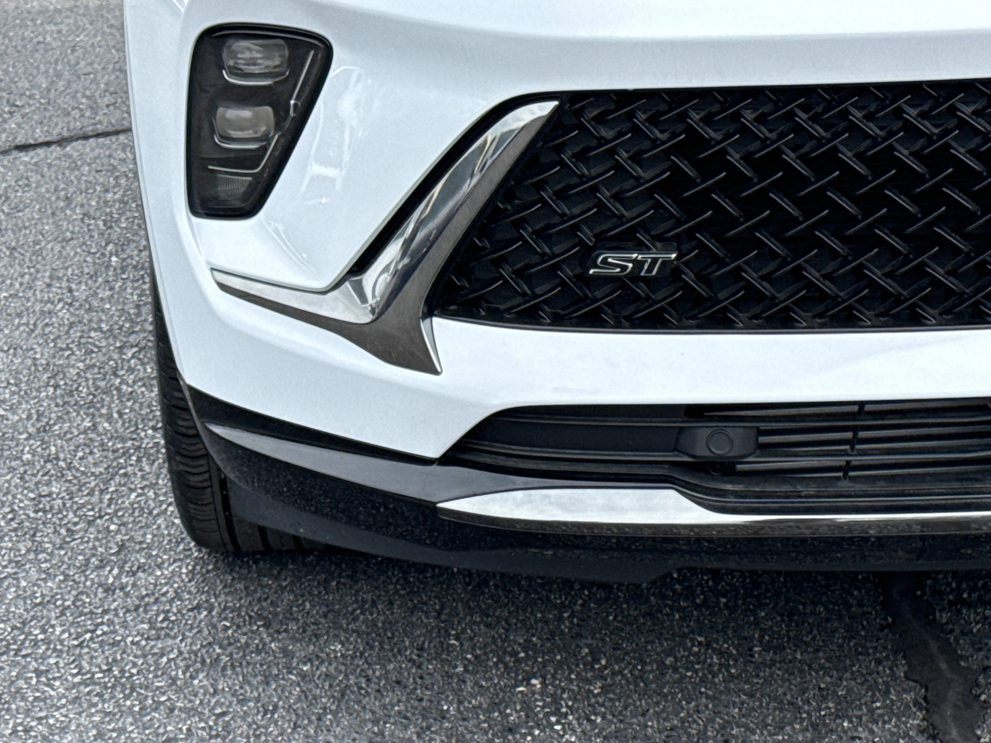 New 2026 Iridescent White Tricoat Buick Sport Touring AWD image 15