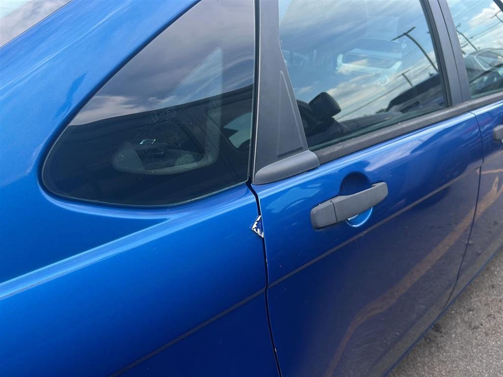 Used 2011 Blue Flame Metallic Ford SE image 11