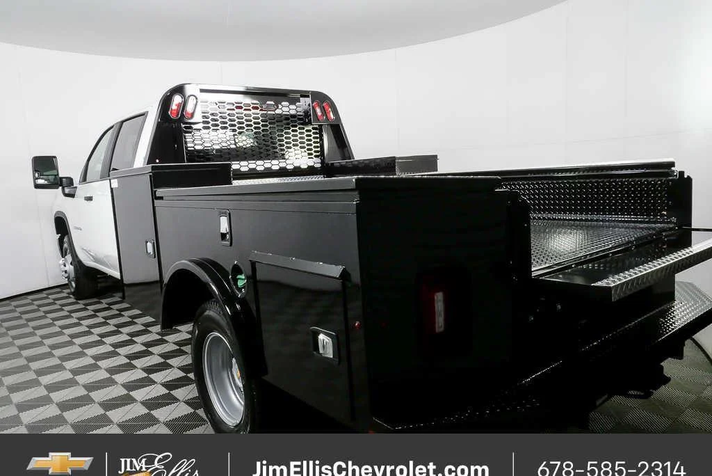New 2026 Summit White Chevrolet Work Truck image 30