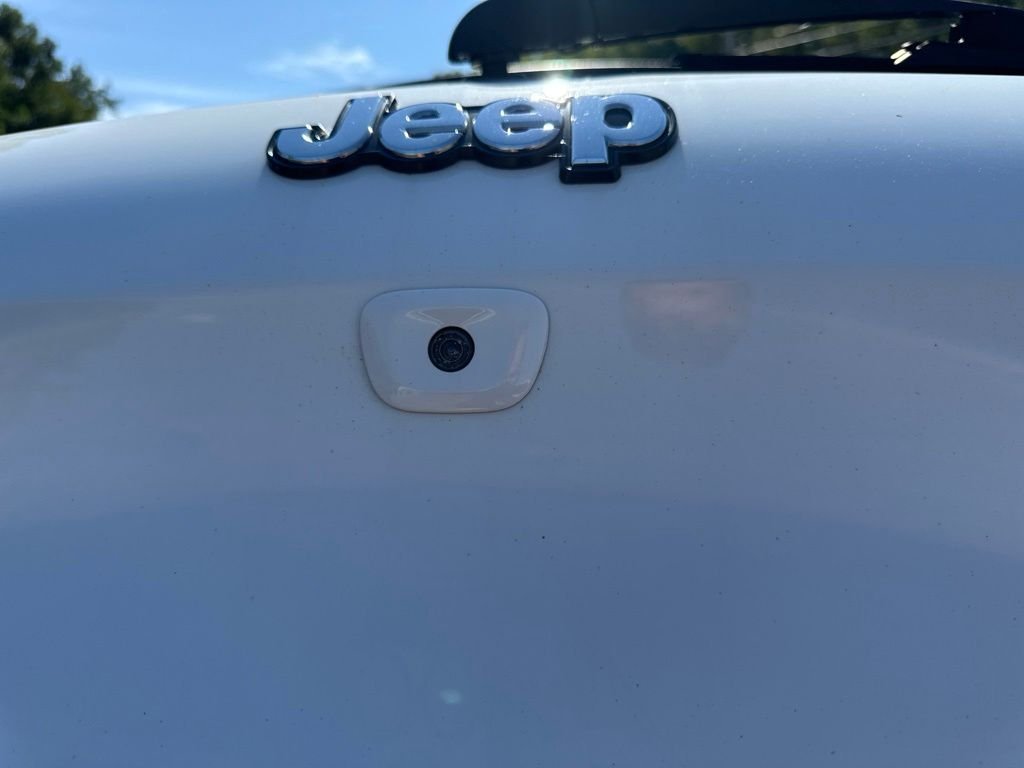 Used 2016 White Jeep Limited image 15