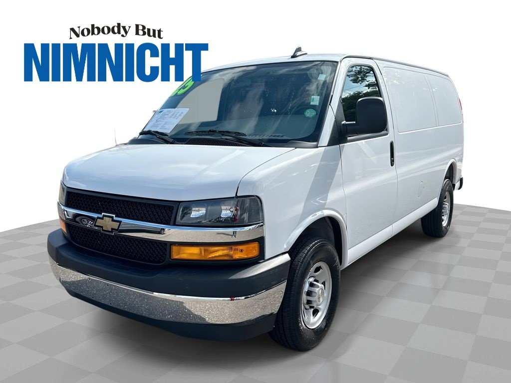 Used 2025 Summit White Chevrolet WT image 1