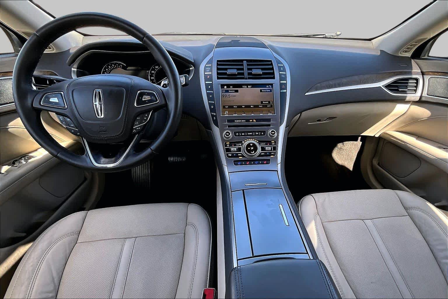 Used 2017 White Platinum Metallic Tri-Coat Lincoln Reserve image 15