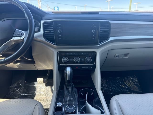 Used 2022 Deep Black Pearl Volkswagen 3.6L V6 SEL image 22