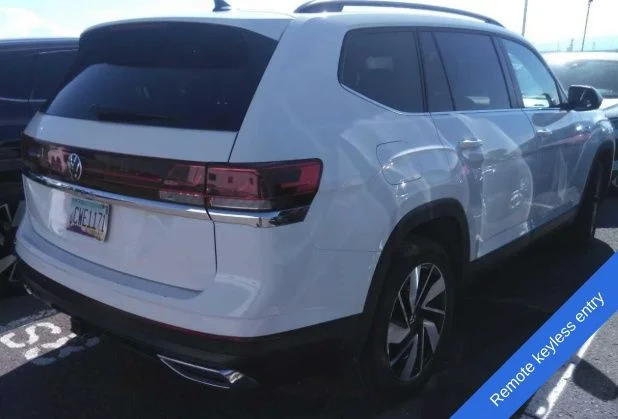 Used 2025 Pure White Volkswagen 2.0T SE w/Technology image 11