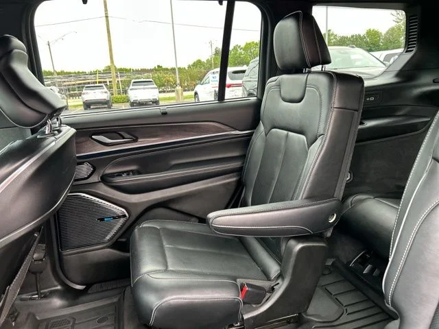 Used 2022 Gray Metallic Jeep Overland image 19