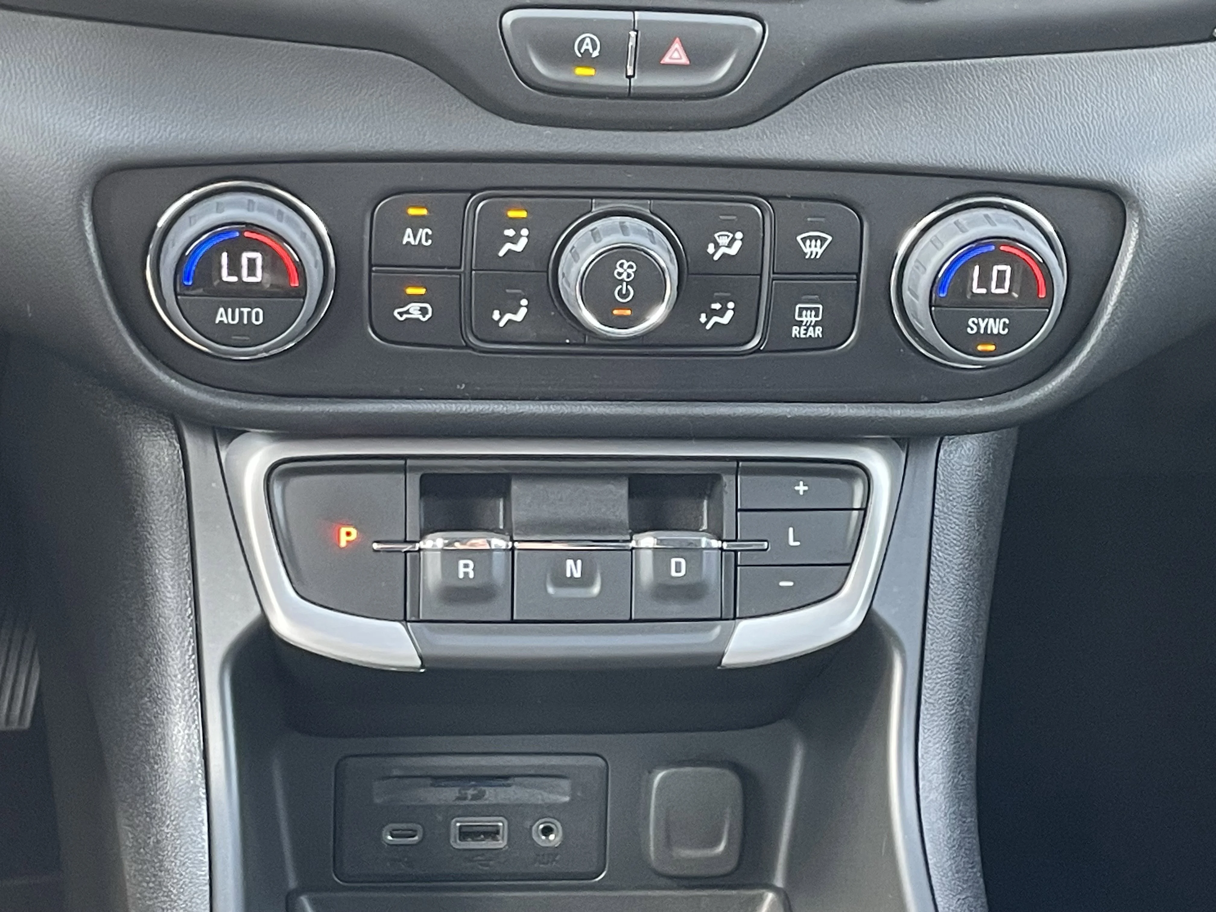Used 2023 Marine Metallic GMC SLT image 25