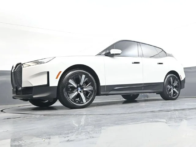 Certified Used 2024 White/off-white BMW xDrive50 image 35