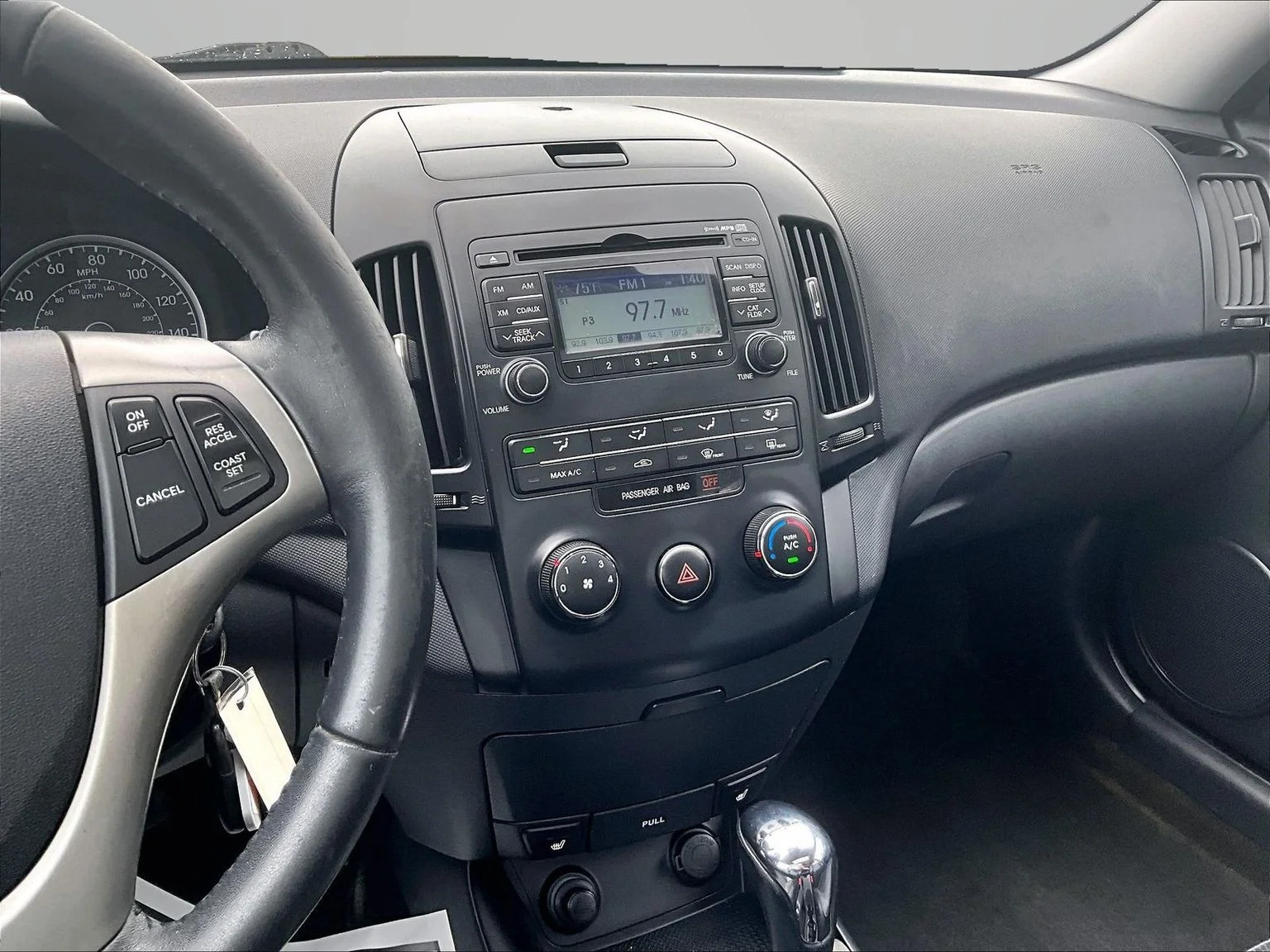 Used 2011 Silver Hyundai SE image 7