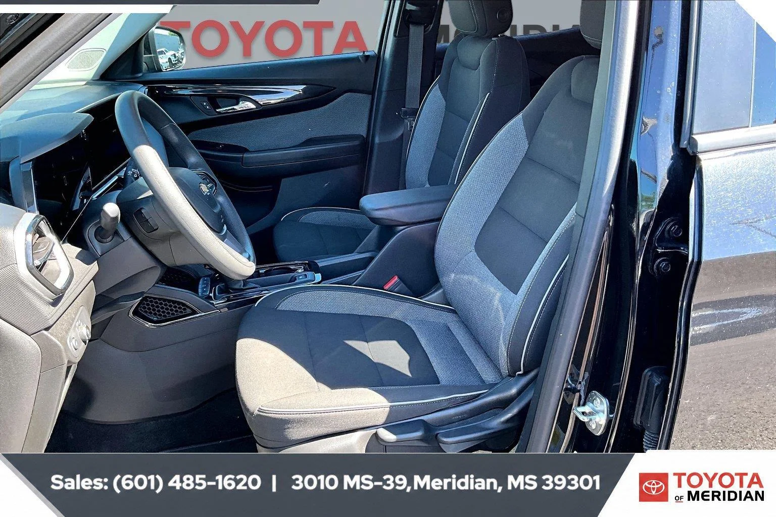 Used 2025 Mosaic Black Metallic Chevrolet LT image 18