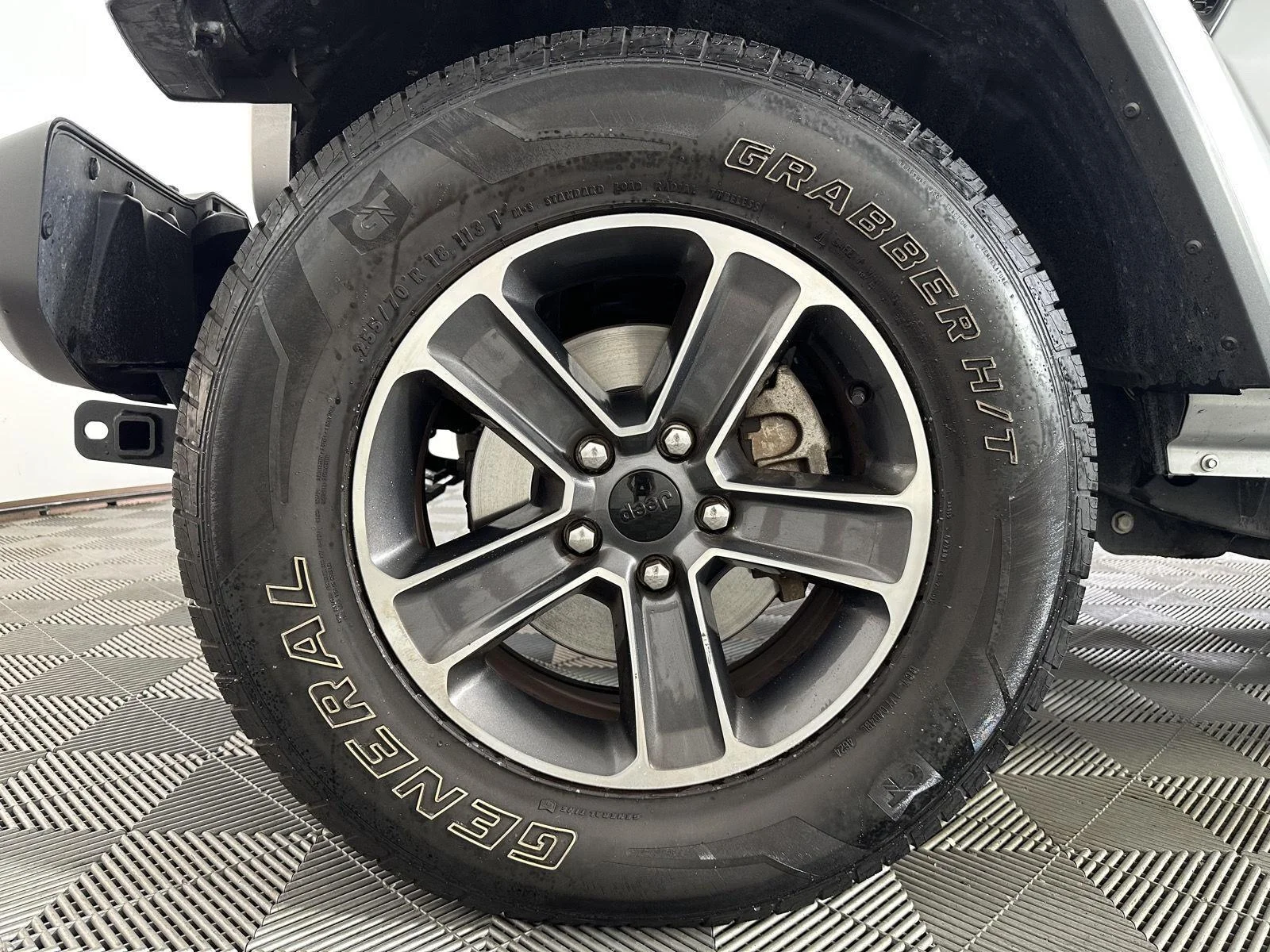 Used 2023 Silver Zynith Jeep Sahara image 15