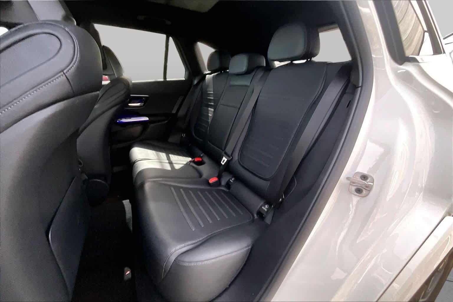 Used 2025 Polar White Mercedes-Benz GLC 350e image 21