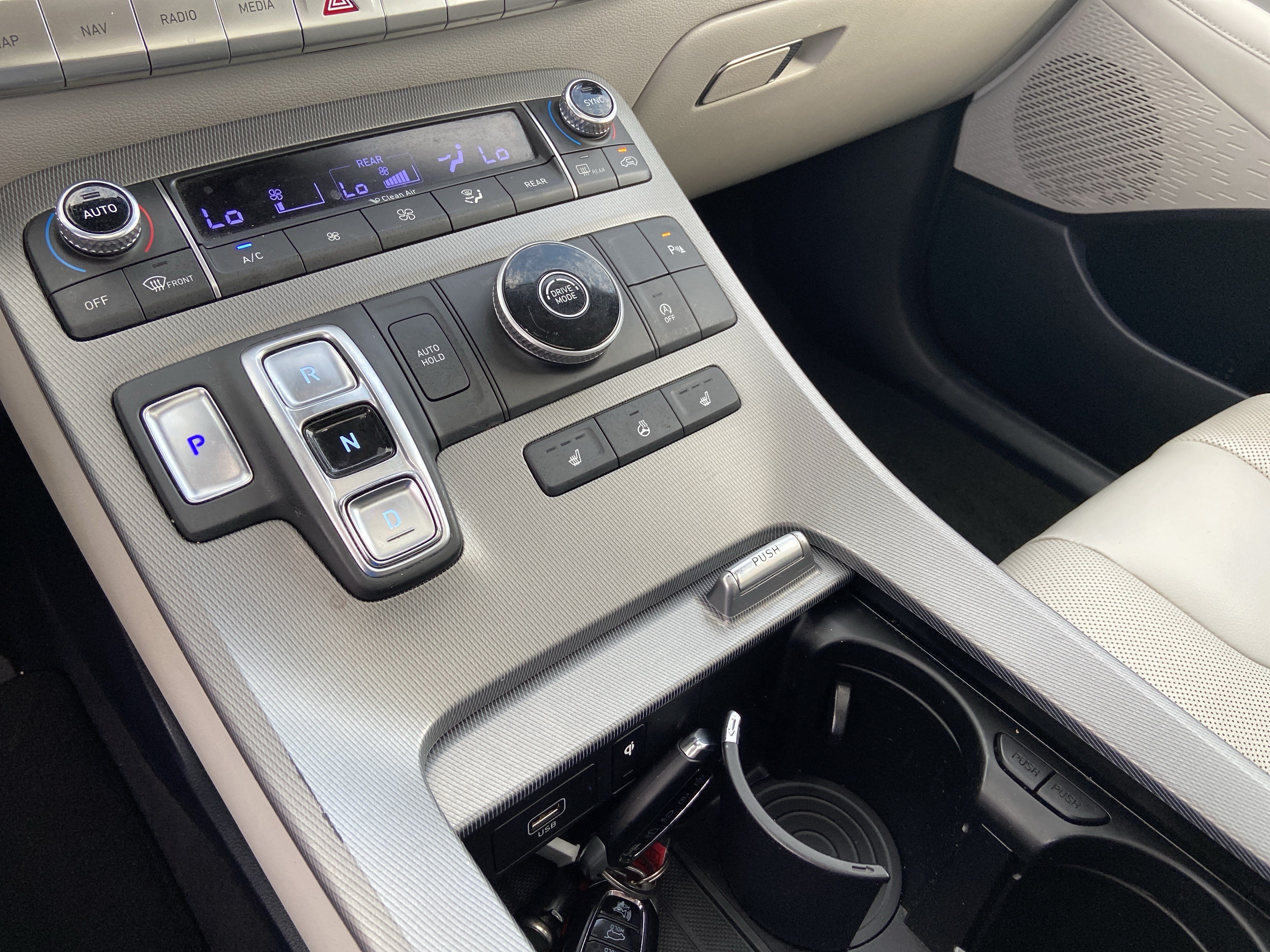 Used 2020 Hyper White Hyundai SEL image 42