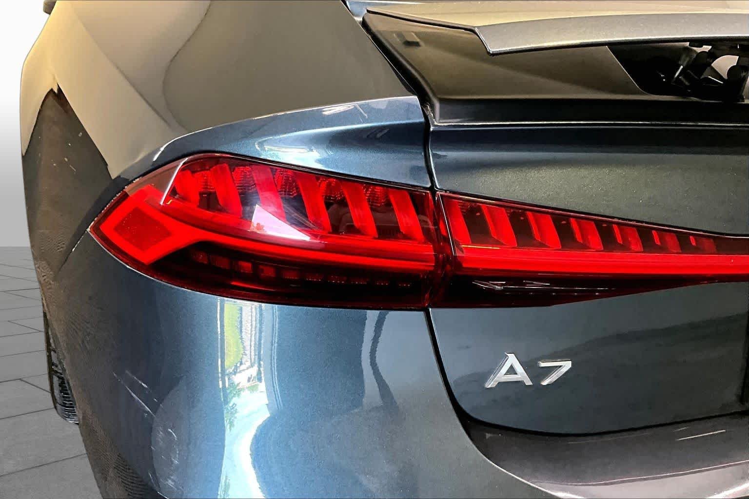 Used 2019 Triton Blue Audi Premium image 28