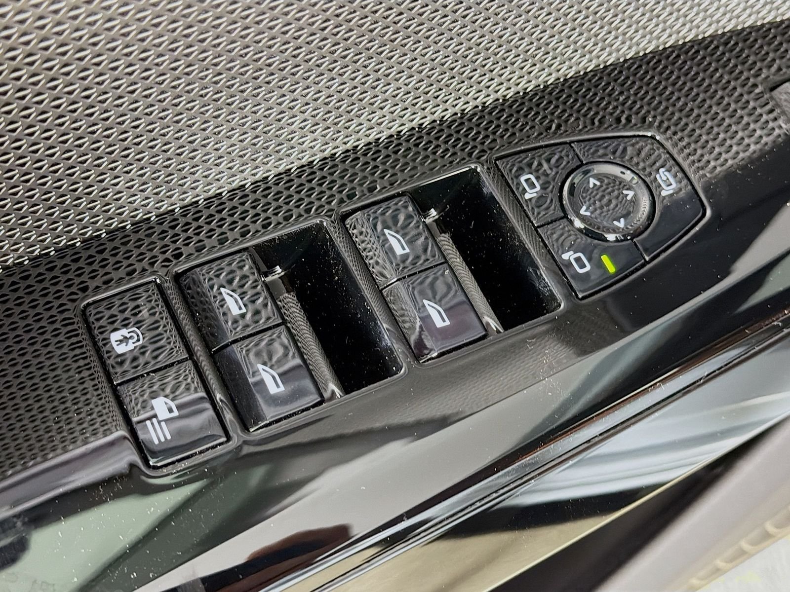 New 2026 Brooklyn Grey Metallic BMW xDrive60 image 18