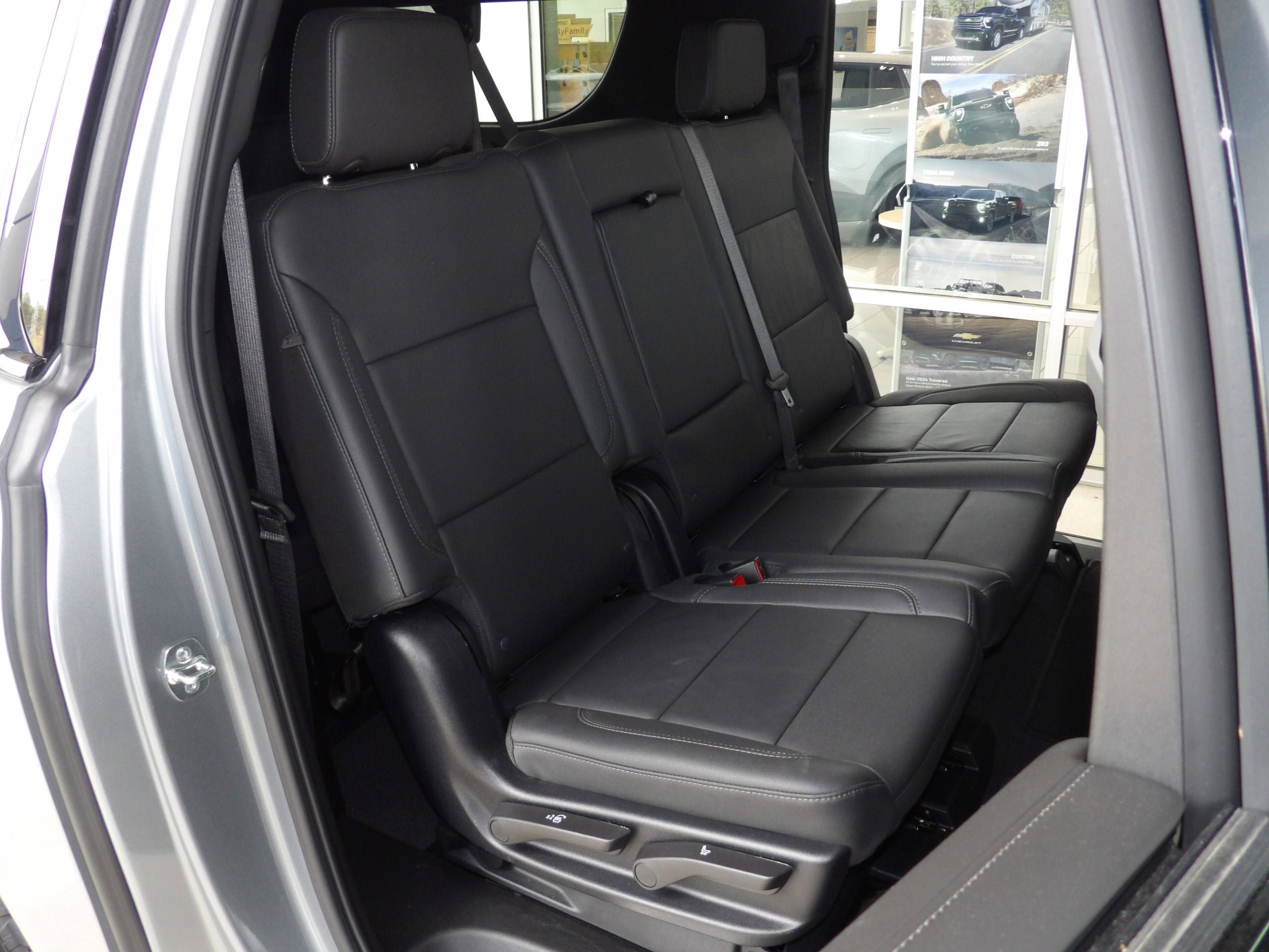 2025 Chevrolet Suburban Z71 - Photo 25