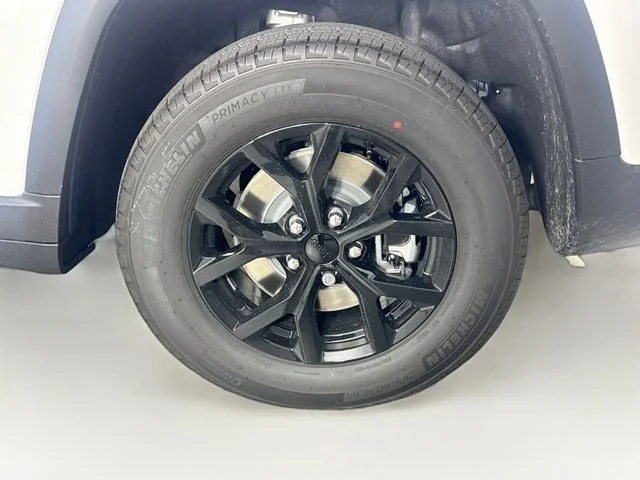 New 2026 Bright White Clear-Coat Exterior Paint Jeep Laredo image 32