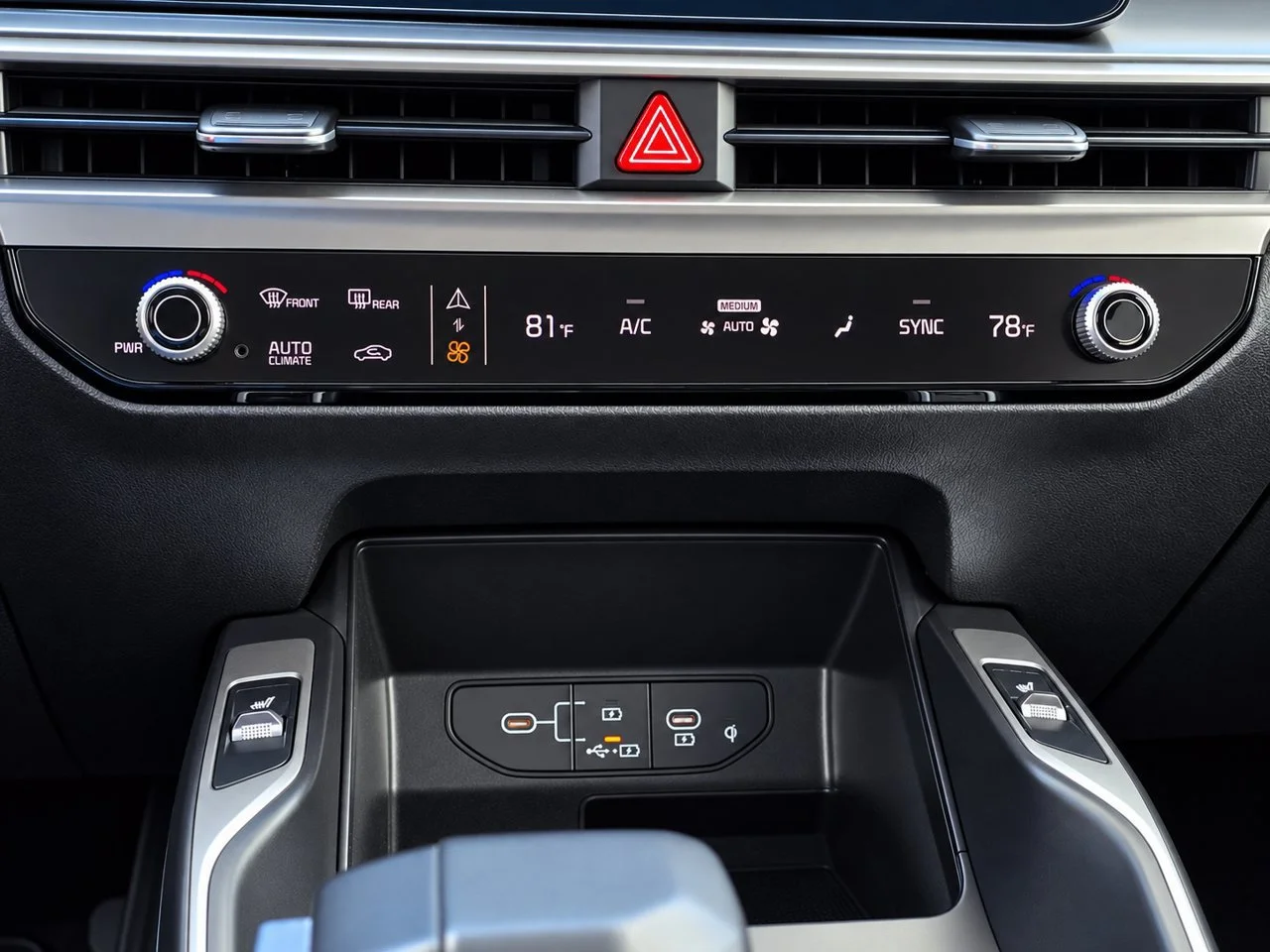Used 2024  Kia S image 18