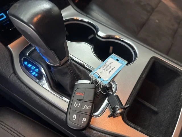 Used 2020 Gray Jeep Altitude image 33