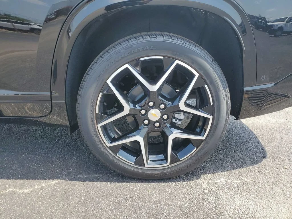 New 2026 Mosaic Black Metallic Chevrolet High Country image 39