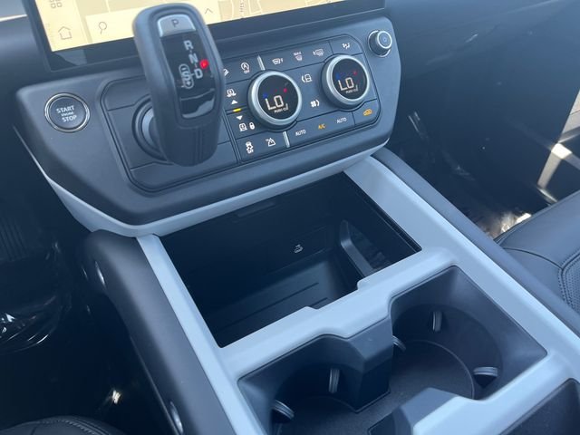 New 2026 Santorini Black Land Rover X-Dynamic SE image 24
