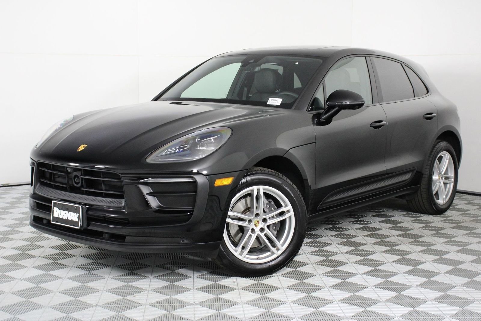 2025 Porsche Macan T