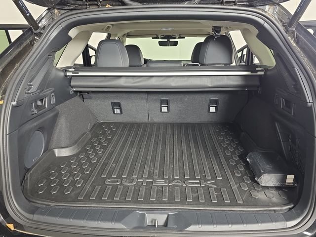 Used 2025 Black Subaru Onyx Edition image 28