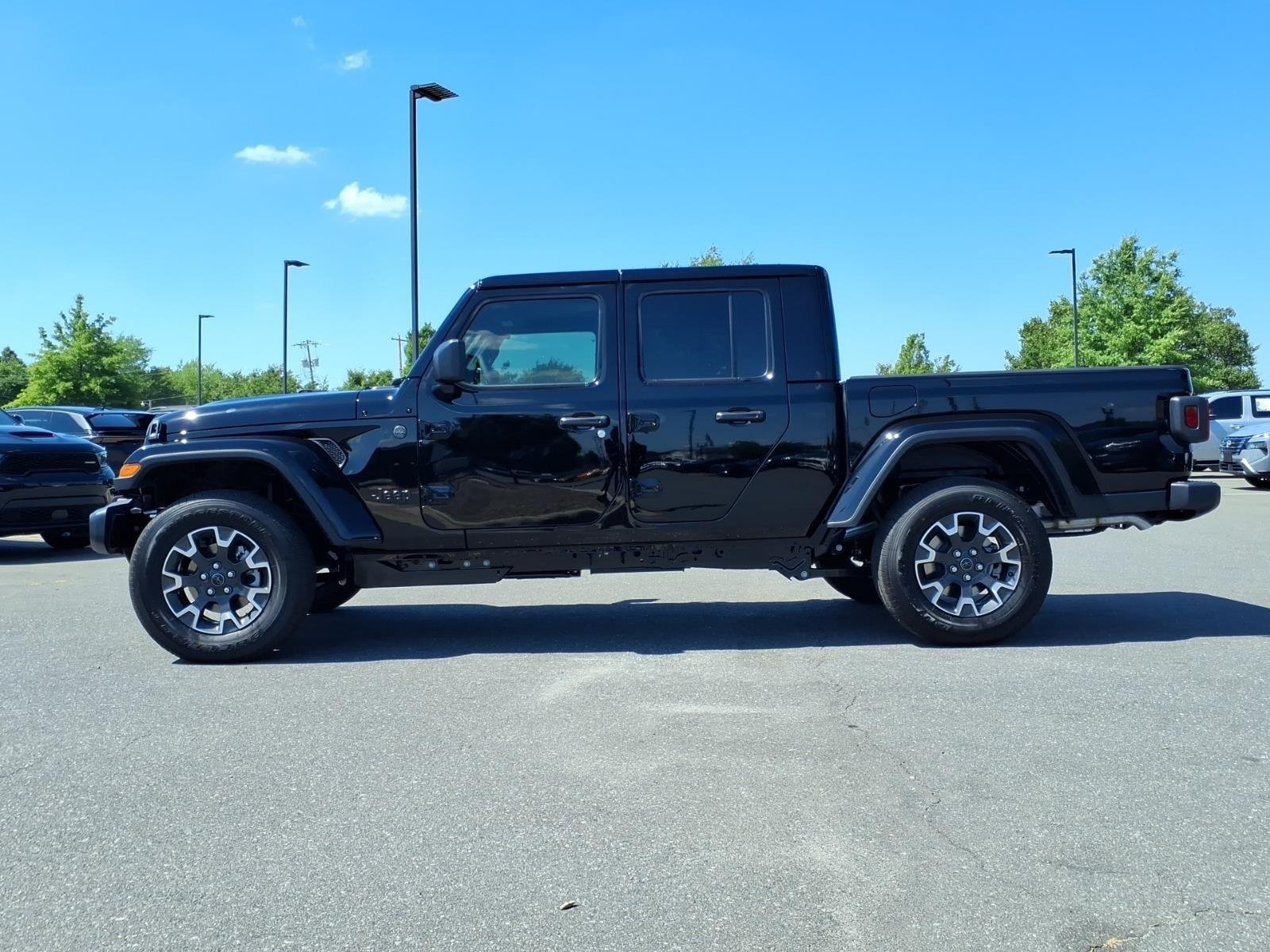 New 2026 Black Clear-Coat Exterior Paint Jeep Sahara image 3