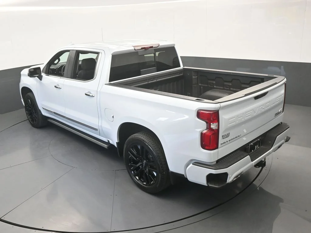 Used 2026 Summit White Chevrolet High Country image 65