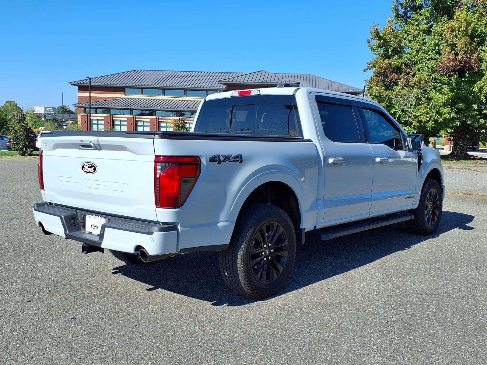 Certified Used 2024 Avalanche Ford XLT image 2
